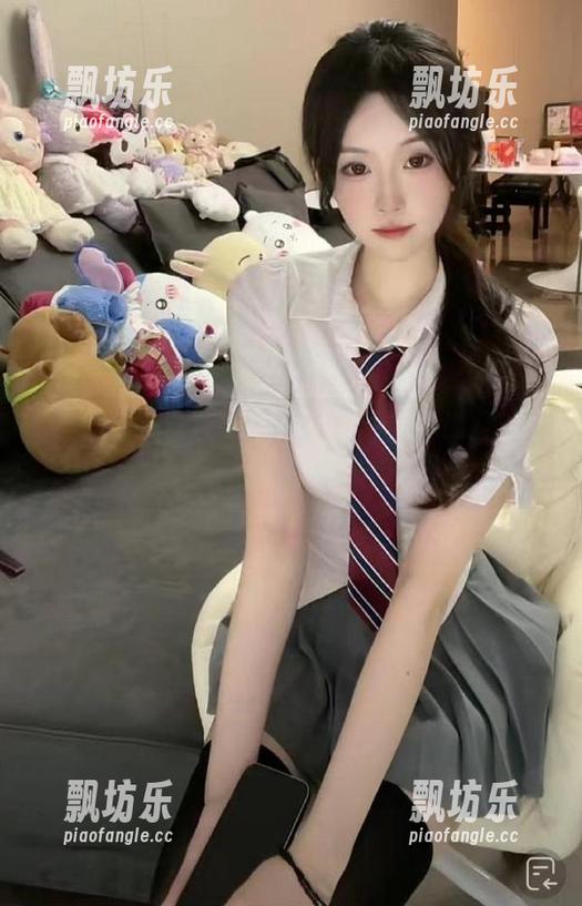 91吃瓜 视频里的种种荒唐,就像打开了91吃瓜的奇妙入口!