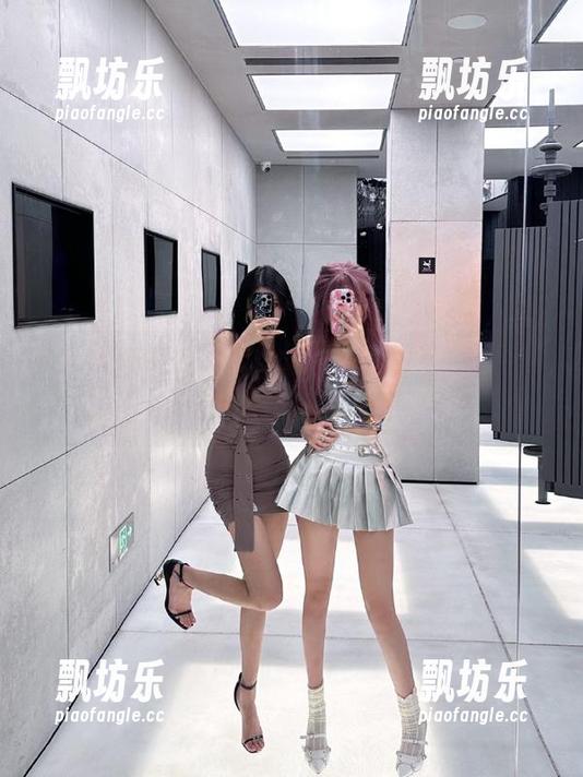 91黑料 在线盯着91黑料,瓜还没咬就开始冒汁了,不辣么!