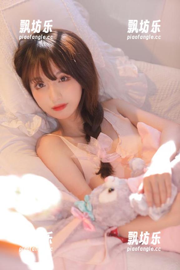 冲哥黑料 冲哥黑料网站后台揭秘,泳池深处的那些事儿!