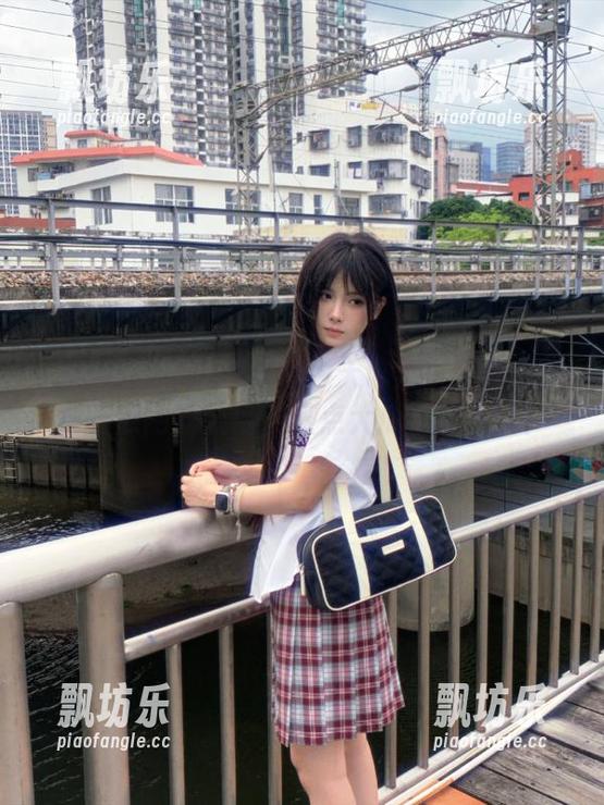 黑料吃瓜网 想知道今天谁出糗?快来黑料吃瓜网的入口,热点大瓜等你品尝!