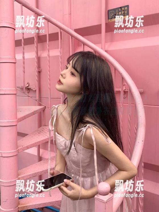 黑脸不打烊 黑脸不打烊官网,揭开名人神秘面纱,你信不信我连外衣都能打孔?